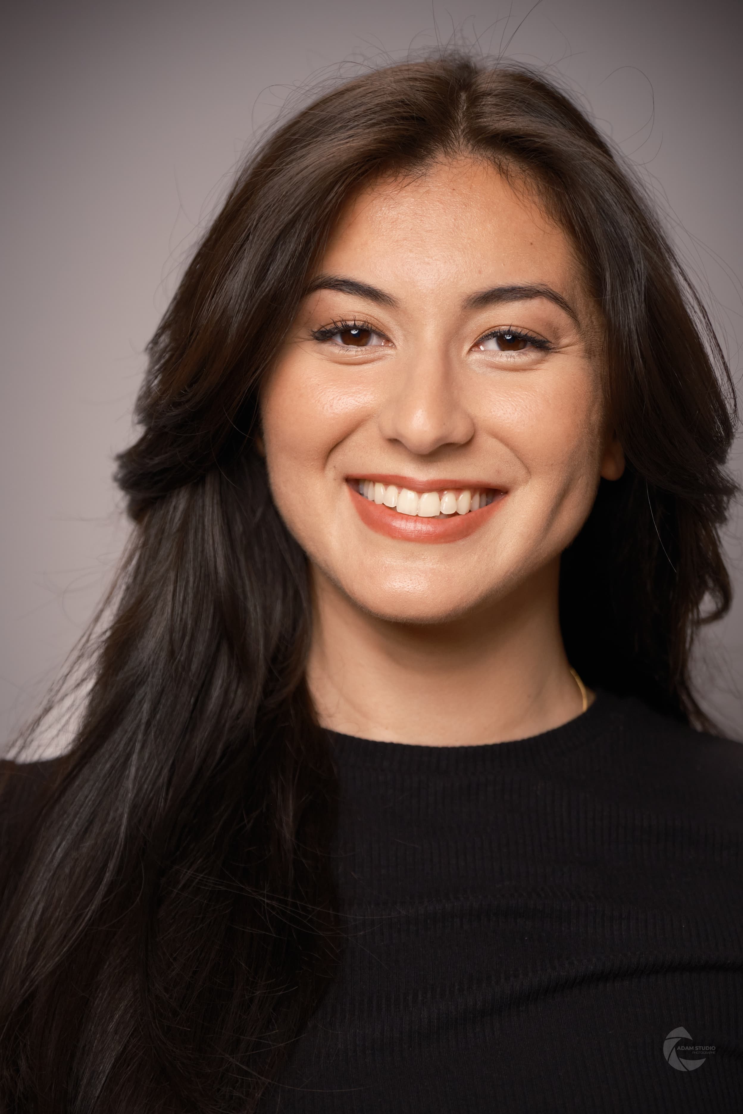 Smiling portrait of Mae, founder of French Musical Theatre NYC.